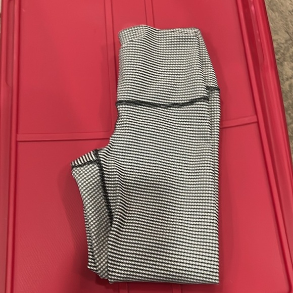 Lululemon leggings not for Sale - Picture 6 of 6
